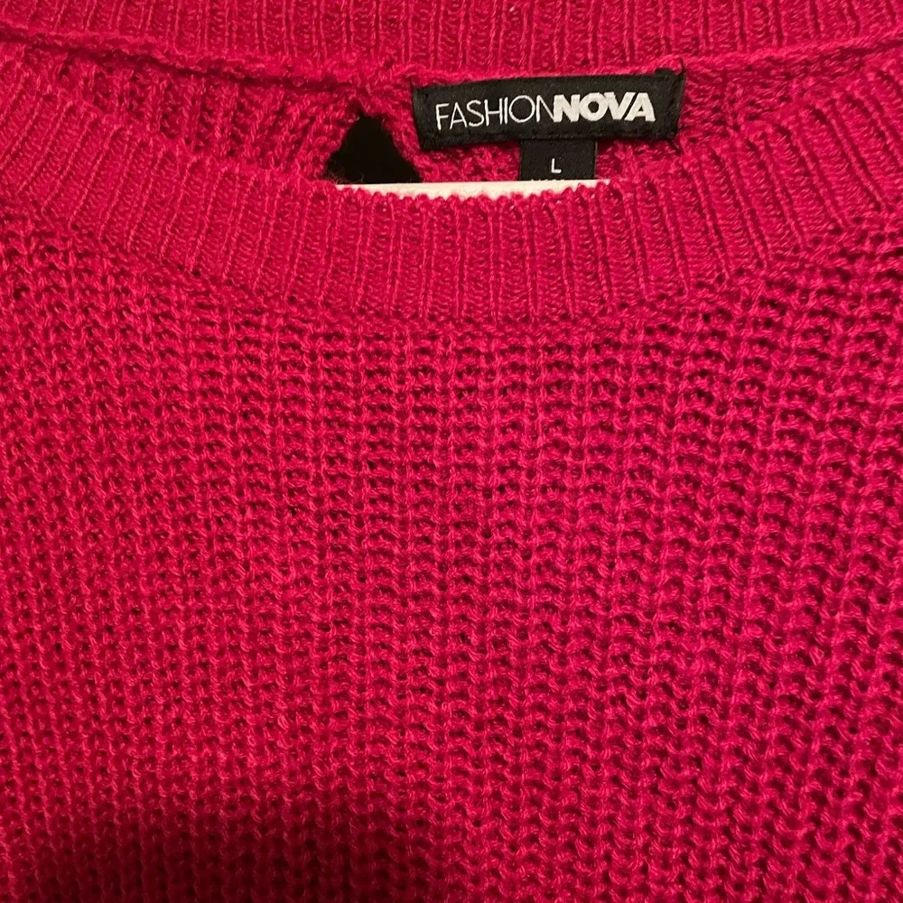 Red sweater - Picture 3 of 3